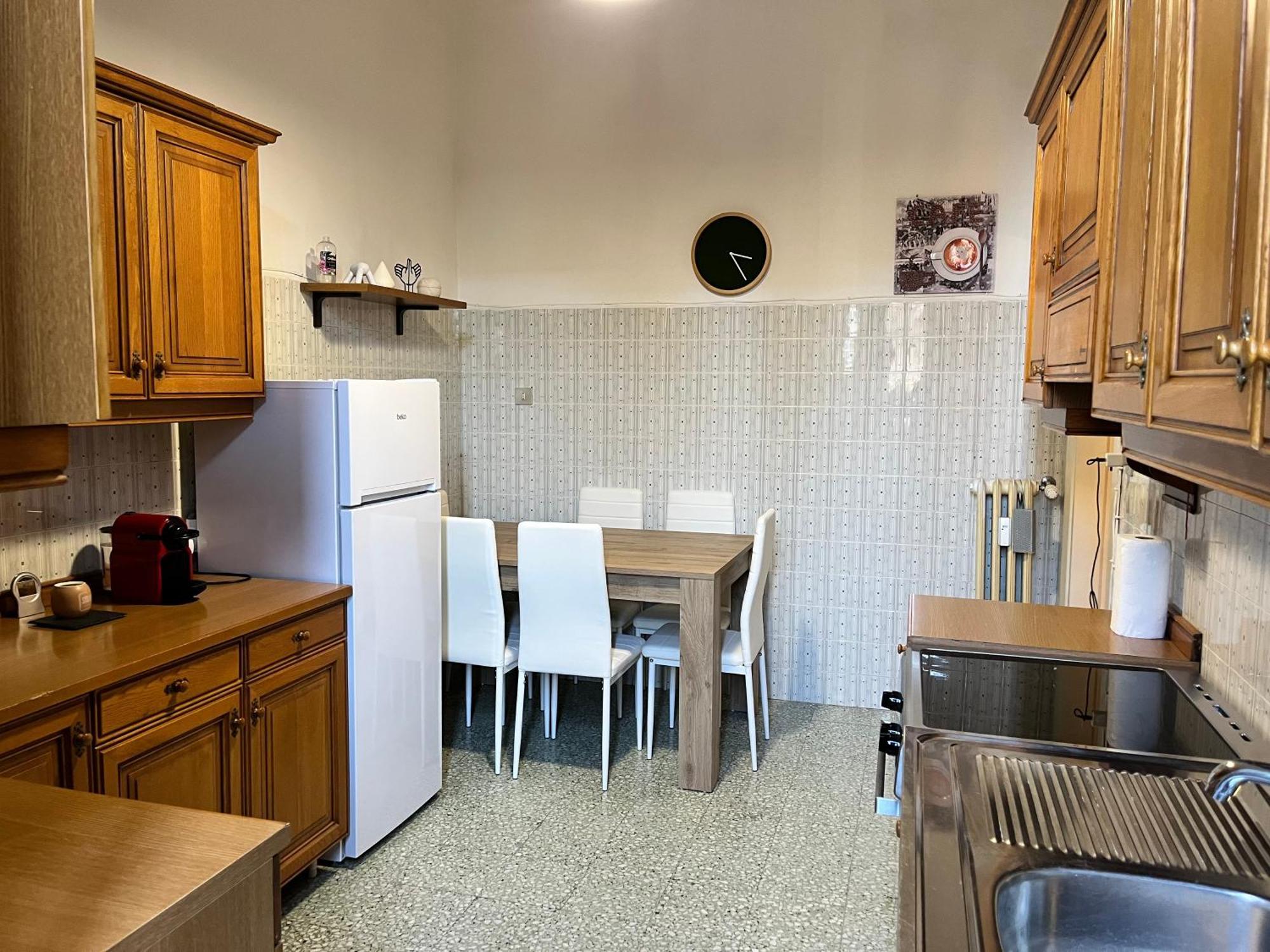 Elegante - Vicino Metro Apartment