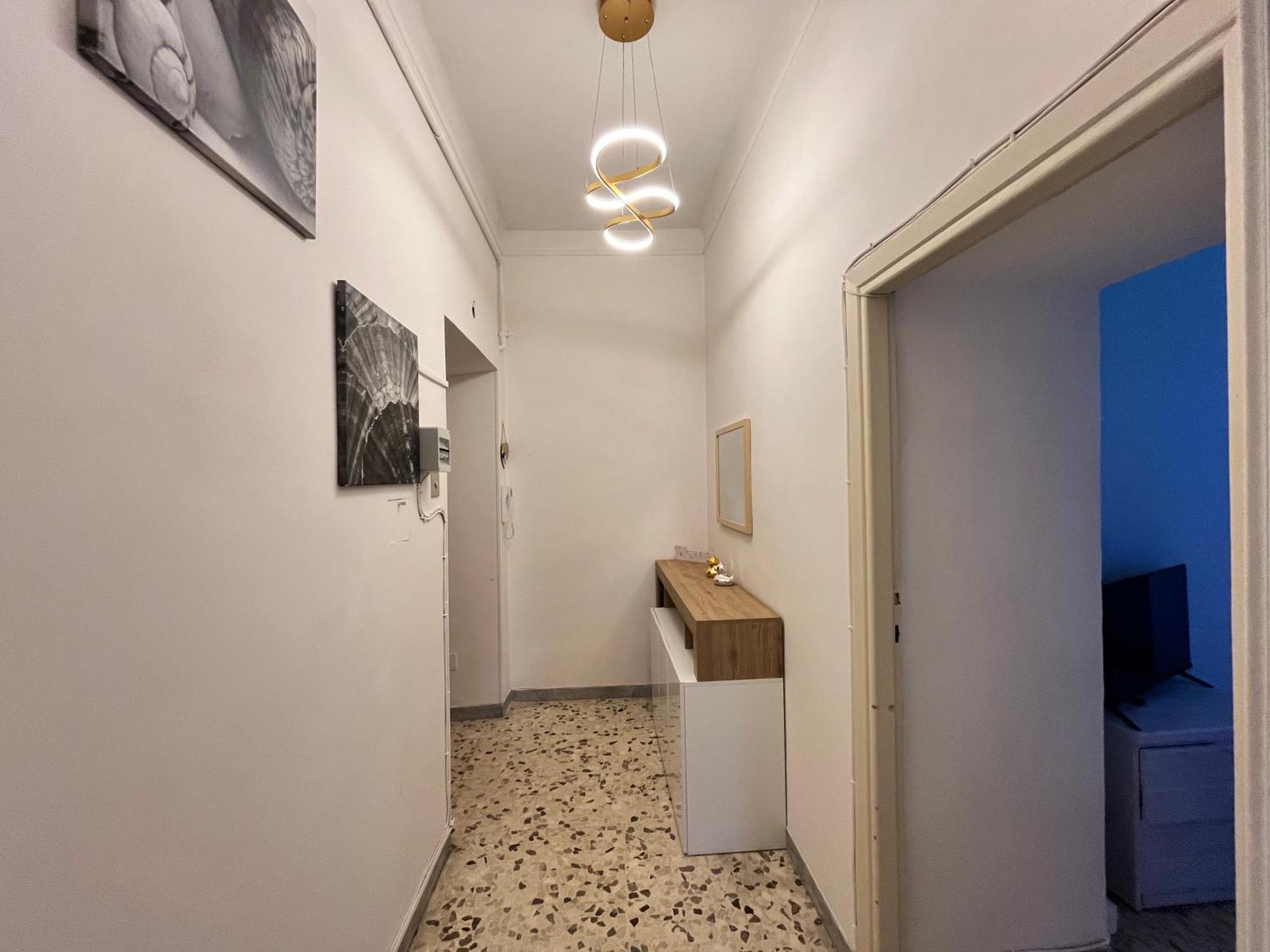 Elegante - Vicino Metro Apartment